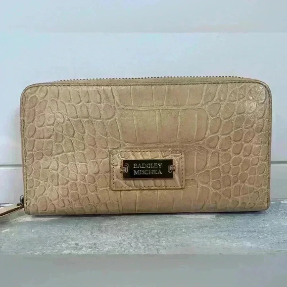 Badgley Mischka Wallet Purse Wristlet - Picture 2 of 10